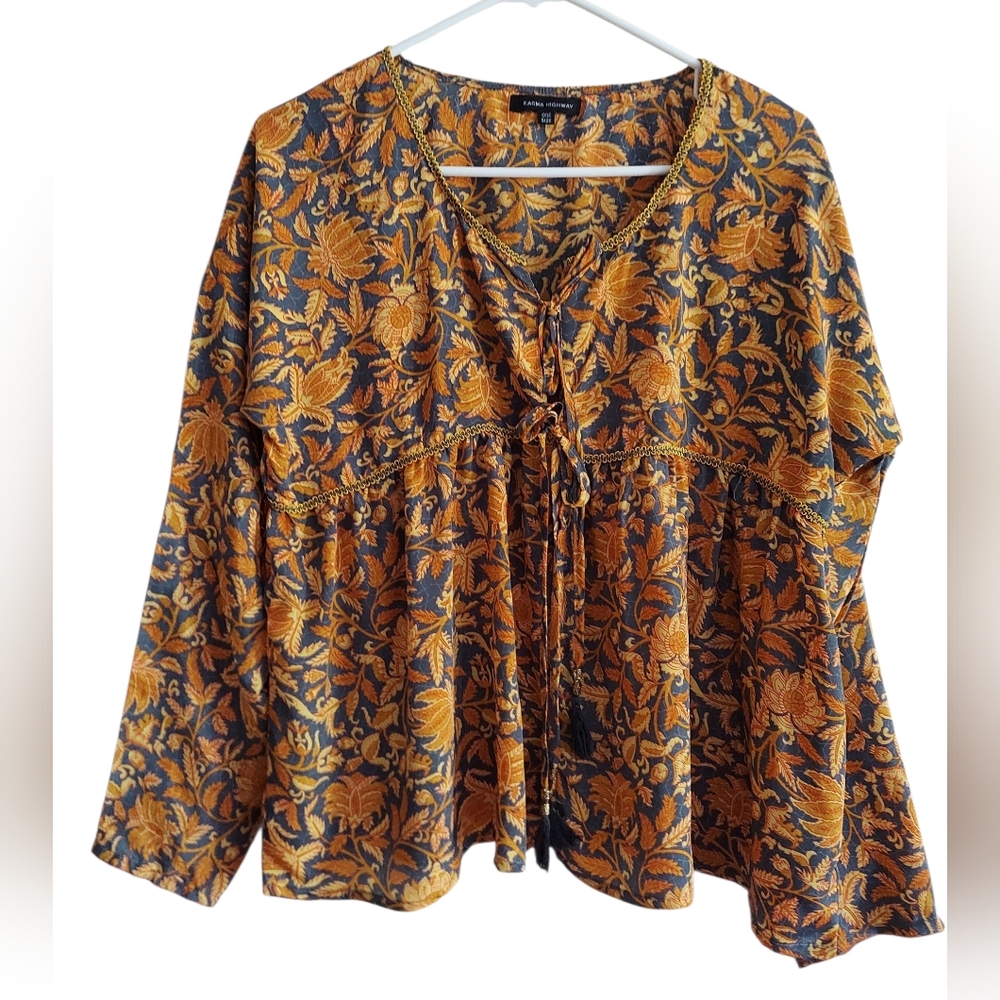 Karma Highway Gray & Gold  Flutter Sleeve Tunic with Tie Front